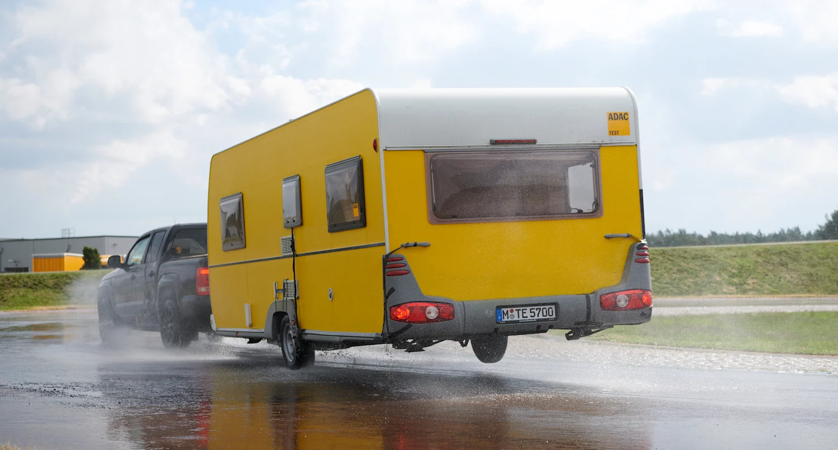 ADAC pótkocsi és utánfutó gumiabroncs teszt 2025